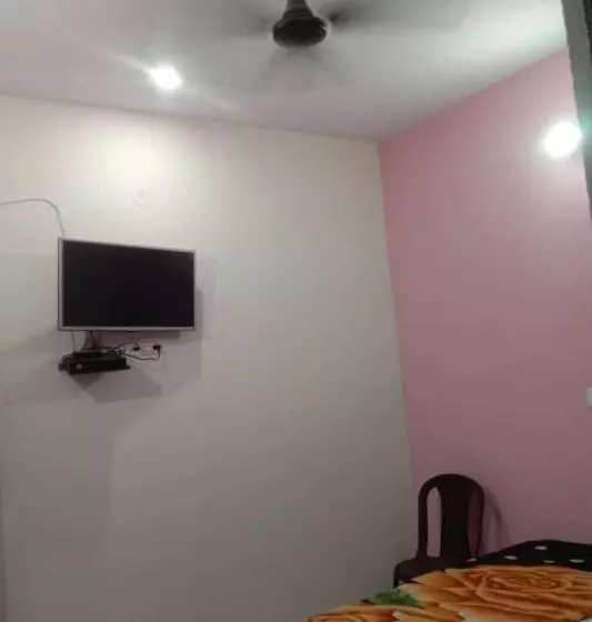 ホテル Om Som Home Stay Hill View Yamunotri Road