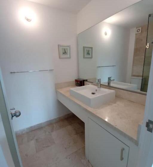 Отель Zcalo Nearby Smart Tv 247 Security