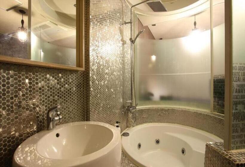 فندق على الطريق Baron De Paris