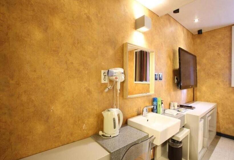 فندق على الطريق Baron De Paris