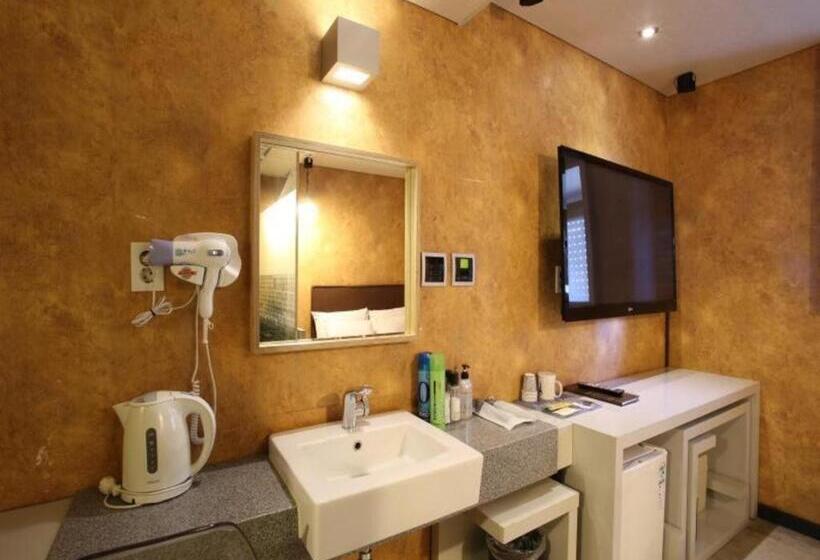 فندق على الطريق Baron De Paris