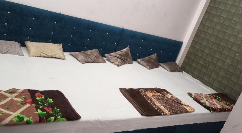 ペンション Awas Guest House