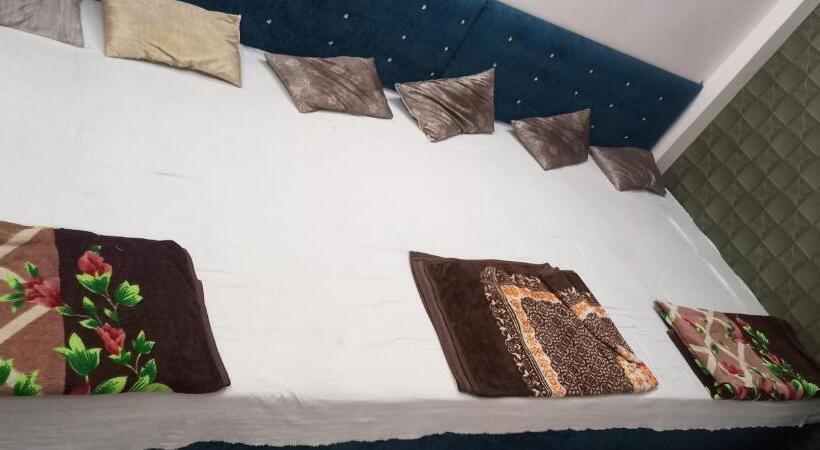 ペンション Awas Guest House