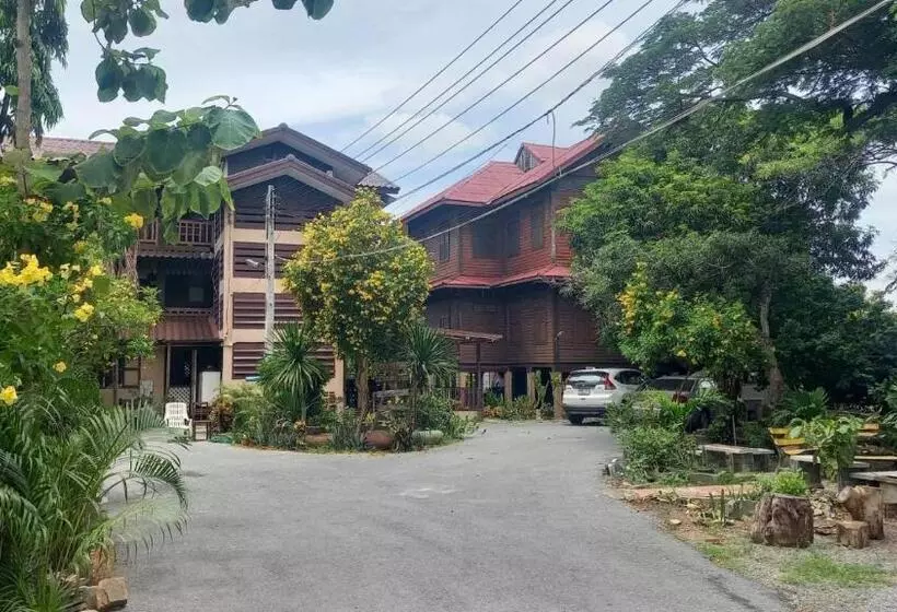 Majatalo Baan Lotus Guest House
