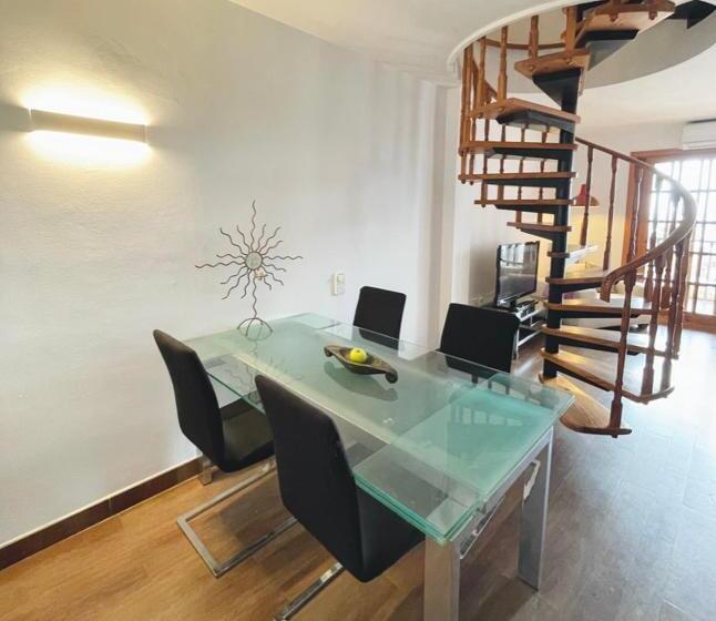 بنسيون Ensuite Double Room With Balcony In Shared Apartment In Center Of Santa Eularia With Sea View And Cl