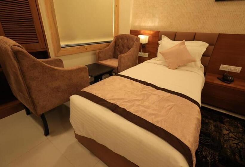 The Hotel Saaj Premium