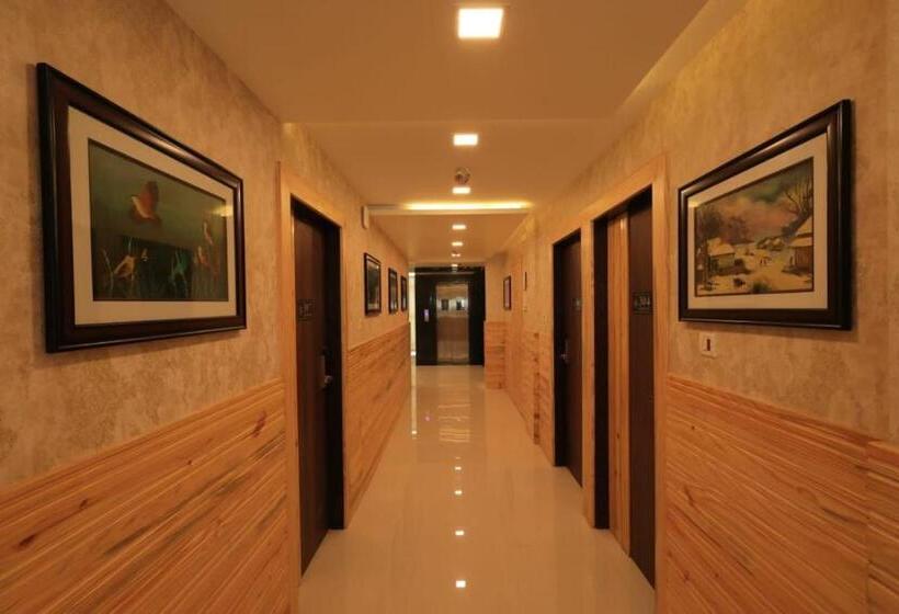 The Hotel Saaj Premium