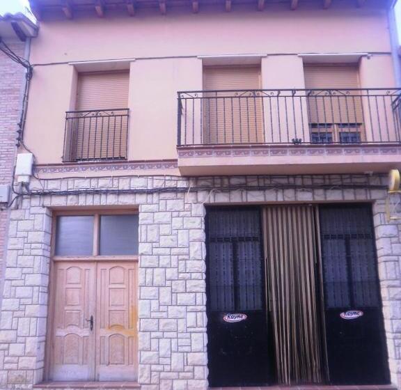 הוסטל Bar Hostal Torralba De Los Sisones