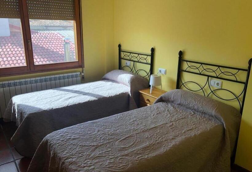 הוסטל Bar Hostal Torralba De Los Sisones