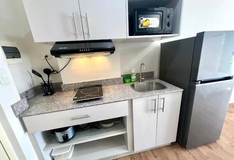 Near Mactan Airport Condo By Isla Stays