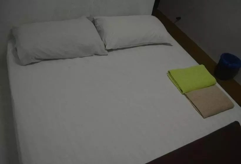 D Bj Motel
