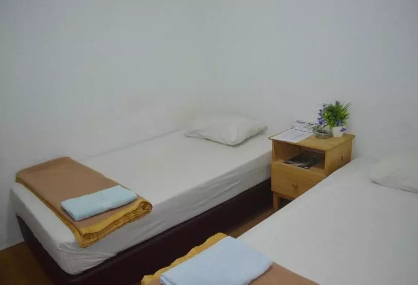 D Bj Motel
