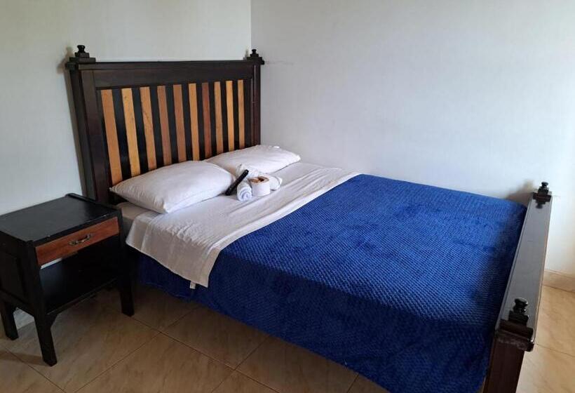 Hotell Balcon De Los Alpes Plus