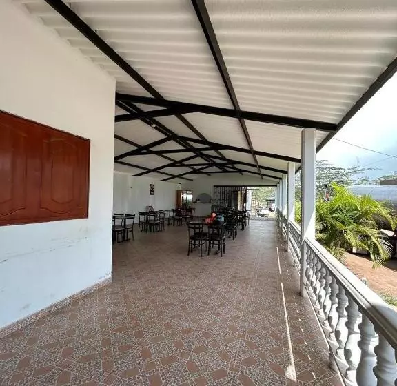 ホテル Balcon De Los Alpes Plus