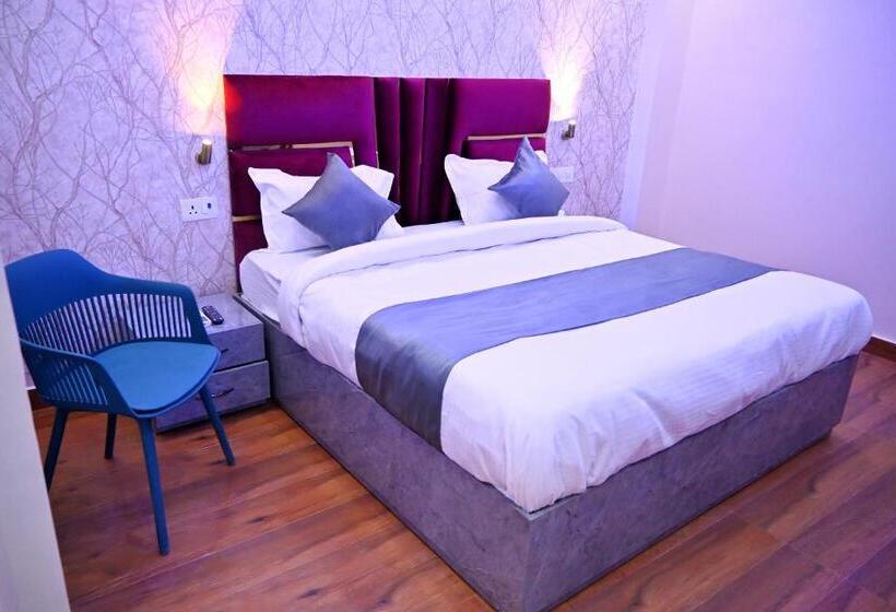 בית מלון כפרי Raas Plaza