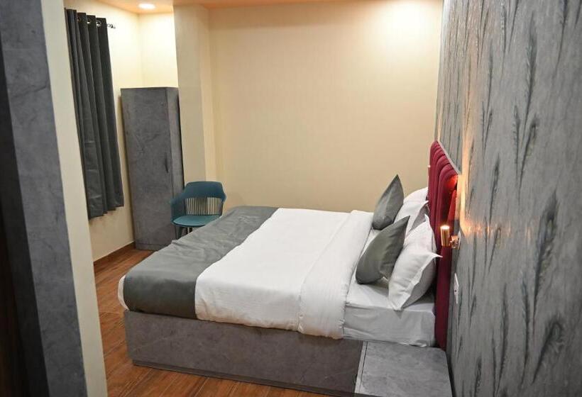 בית מלון כפרי Raas Plaza