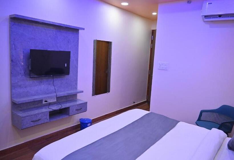 בית מלון כפרי Raas Plaza