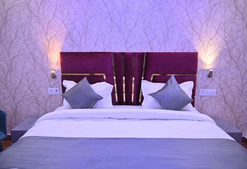 בית מלון כפרי Raas Plaza