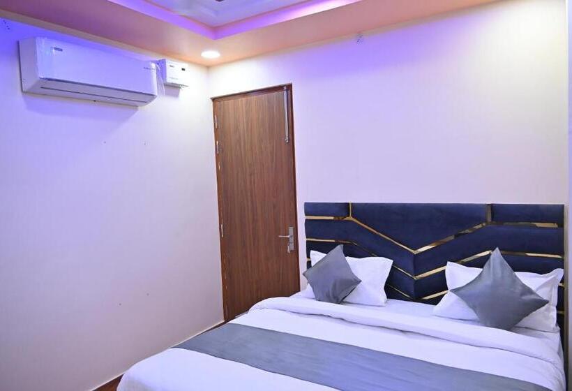 בית מלון כפרי Raas Plaza