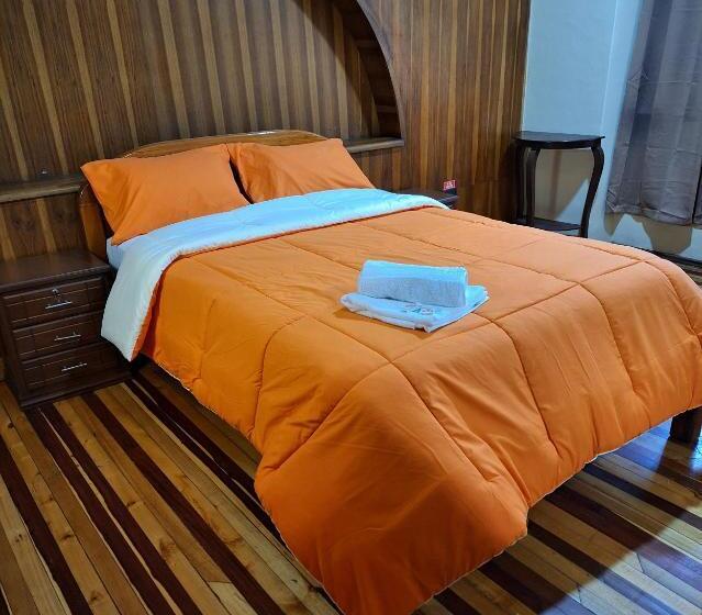 هتل The Travel House