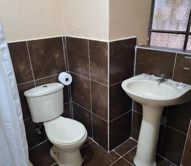 هتل The Travel House