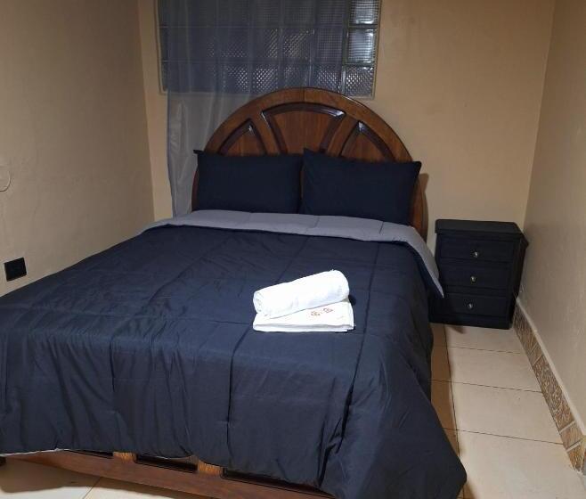 هتل The Travel House