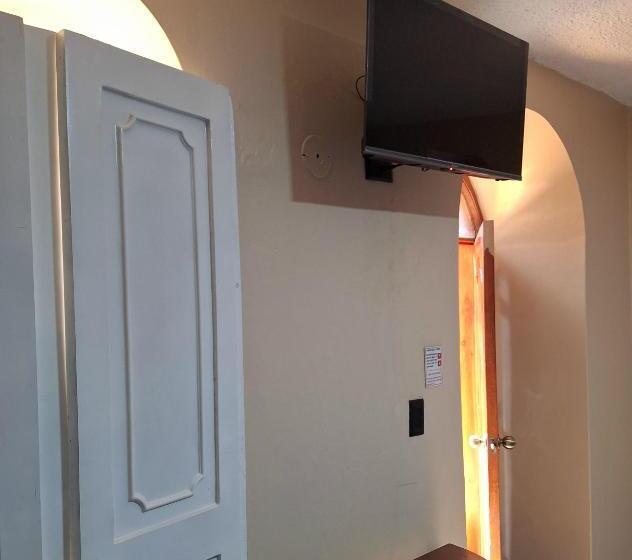 هتل The Travel House