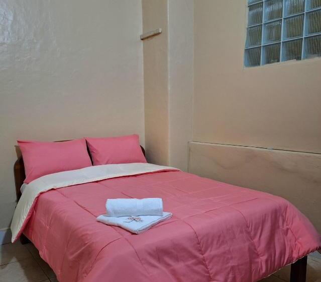 هتل The Travel House