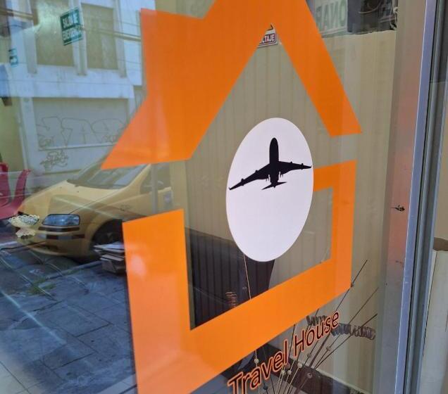 هتل The Travel House