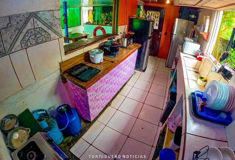 هتل Tortuguero Kore