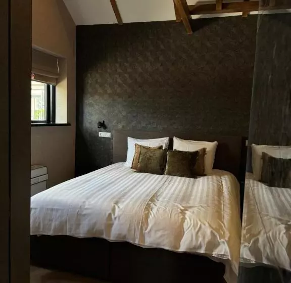 Hotelli Twenty Three Amsterdam Airport