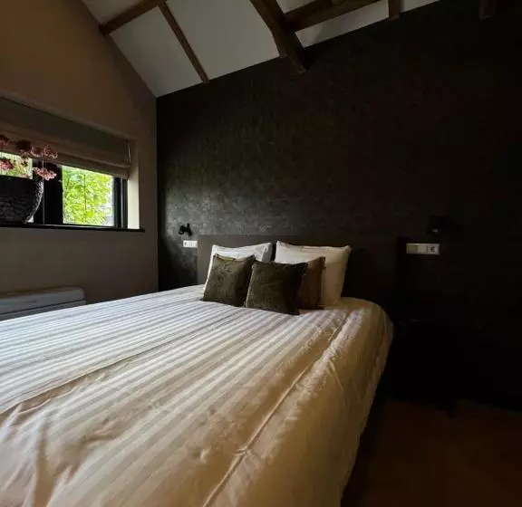 Hotelli Twenty Three Amsterdam Airport