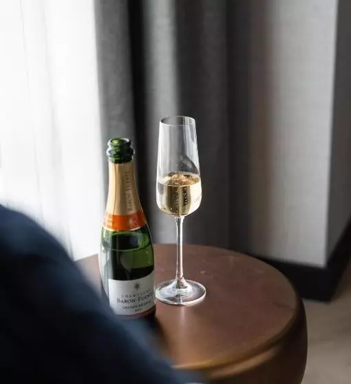 Hotelli Twenty Three Amsterdam Airport