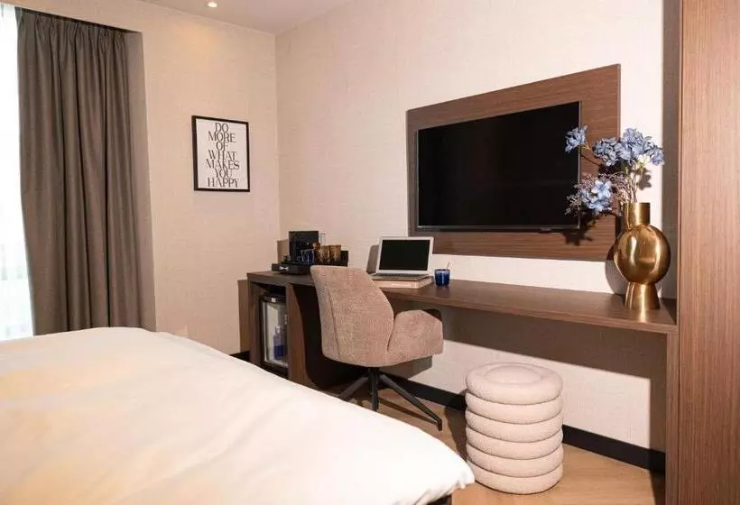 Hotelli Twenty Three Amsterdam Airport