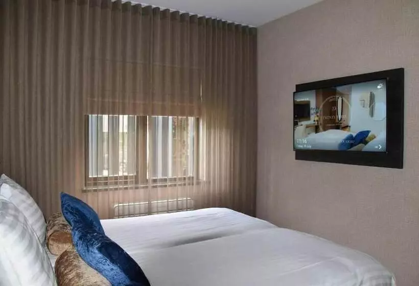 Hotelli Twenty Three Amsterdam Airport