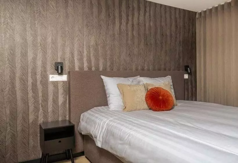 Hotelli Twenty Three Amsterdam Airport