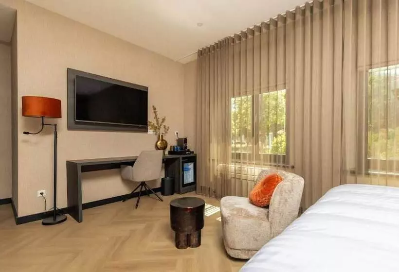 Hotelli Twenty Three Amsterdam Airport