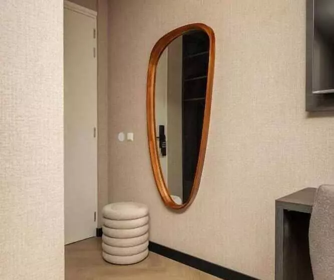 Hotelli Twenty Three Amsterdam Airport