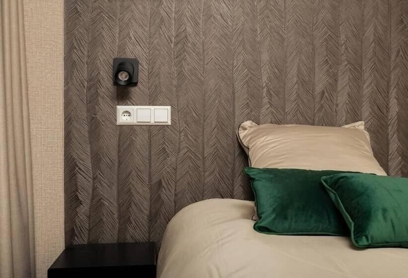 هتل Twenty Three Amsterdam Airport