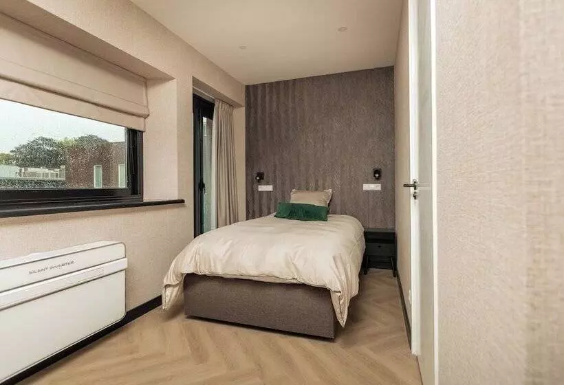 Hotelli Twenty Three Amsterdam Airport