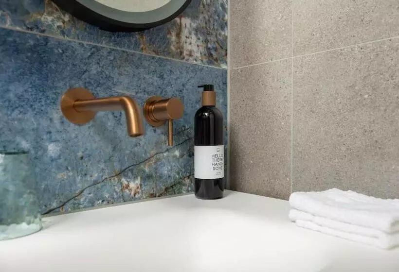 Hotelli Twenty Three Amsterdam Airport