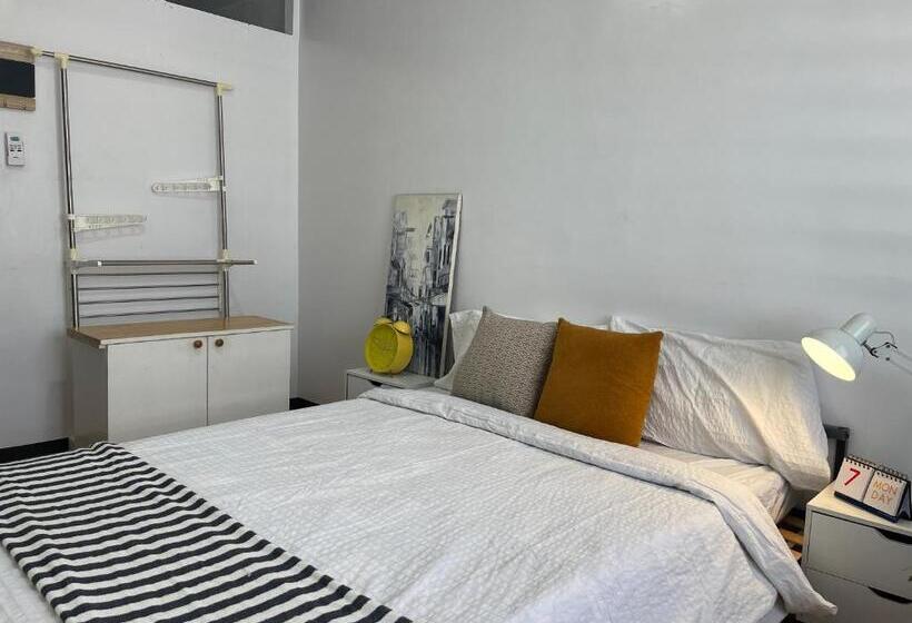 Minimalist 1br Condo Unit In Imus With Wifi And Balcony