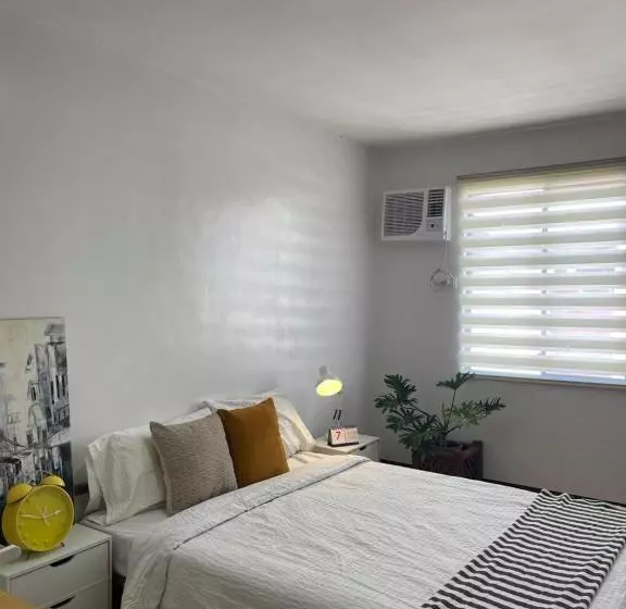 Minimalist 1br Condo Unit In Imus With Wifi And Balcony