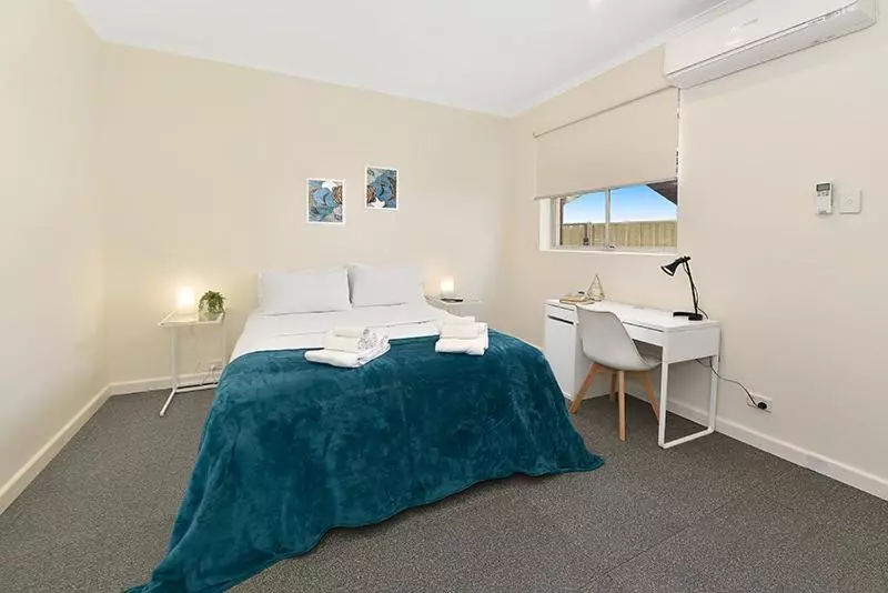 Majatalo 206dr2 & 3   Large Rooms In Carlton 2br Apt! Ac, Smart Tv, Pkg!