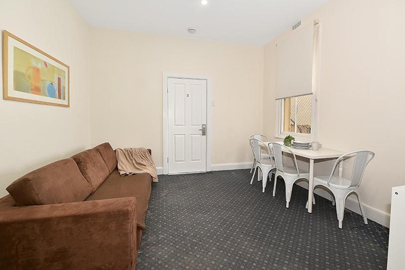 Pensió 206dr2 & 3 Large Rooms In Carlton 2br Apt! Ac, Smart Tv, Pkg!