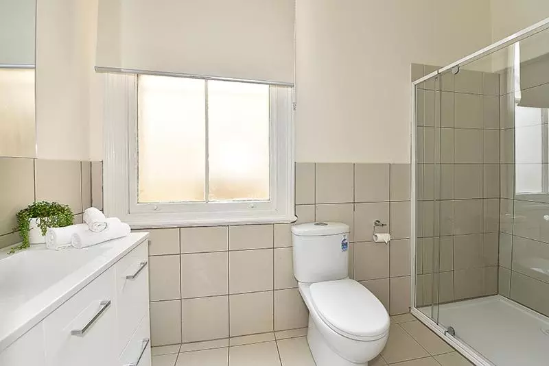 Majatalo 206dr2 & 3   Large Rooms In Carlton 2br Apt! Ac, Smart Tv, Pkg!