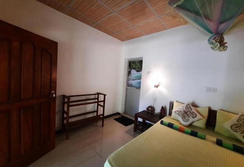 Pension (Hôtel basse catégorie) Batu S Safari Lodge Udawalawe