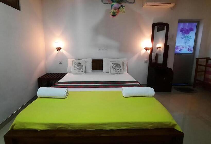 Pension (Hôtel basse catégorie) Batu S Safari Lodge Udawalawe