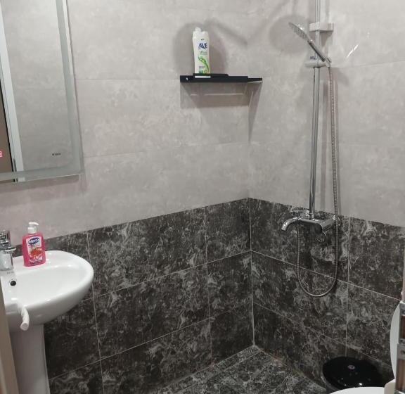 پانسیون Madoyans Rest House