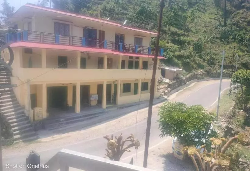 Hotelli Parwati Lodge And Restaurant